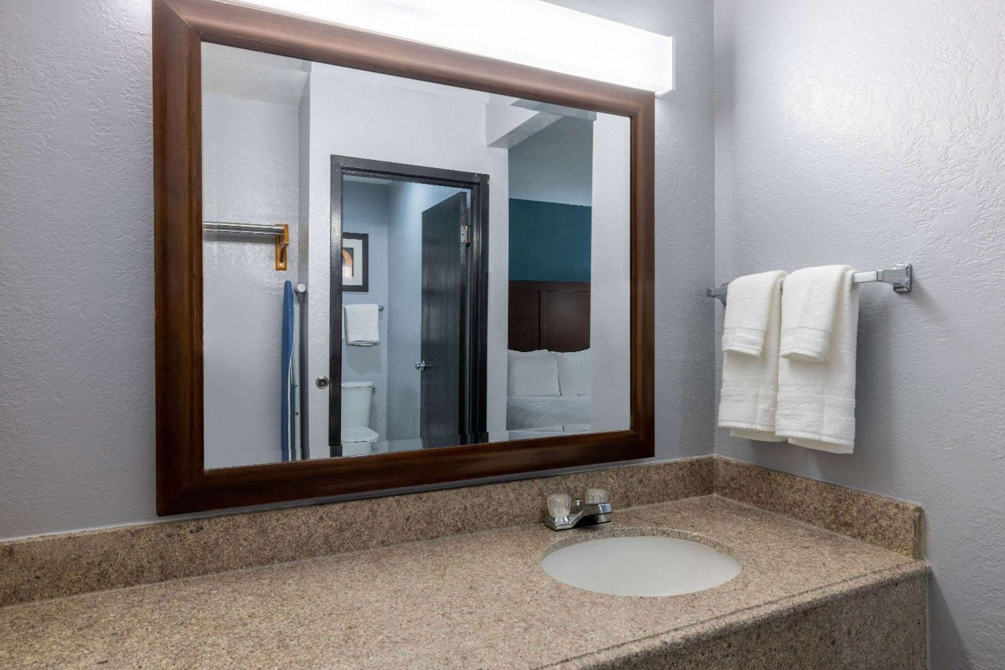 Travelodge By Wyndham Brooklyn Center Eksteriør bilde