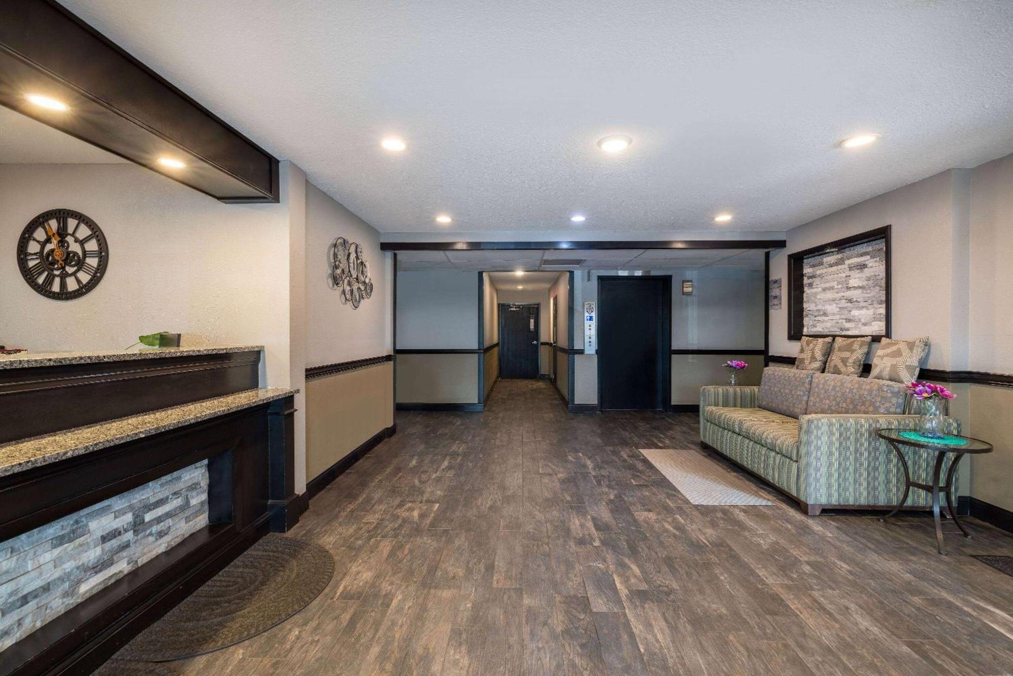 Travelodge By Wyndham Brooklyn Center Eksteriør bilde