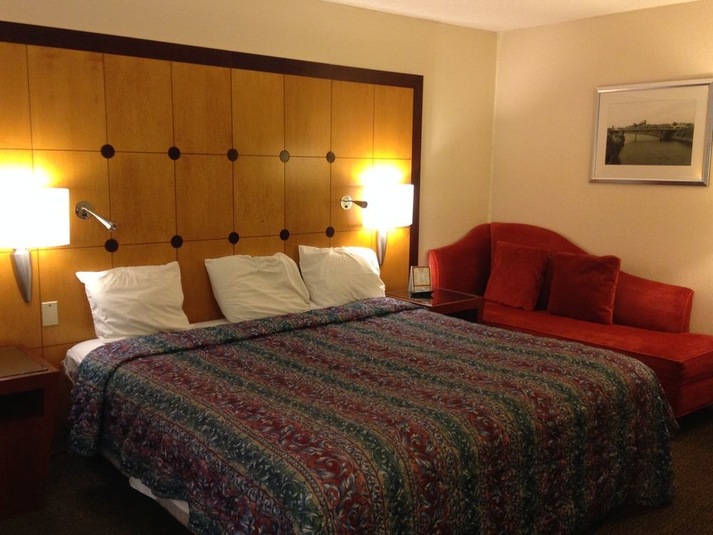 Travelodge By Wyndham Brooklyn Center Eksteriør bilde