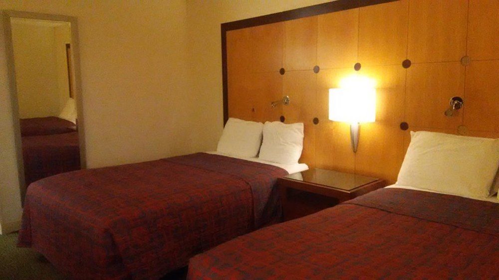Travelodge By Wyndham Brooklyn Center Eksteriør bilde